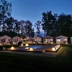 Lumi Letniskowe Z Podgrzewanym Basenem Lodge *