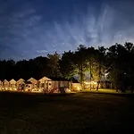 Lodge Lumi Letniskowe Z Podgrzewanym Basenem *