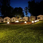 Lumi Letniskowe Z Podgrzewanym Basenem Lodge *
