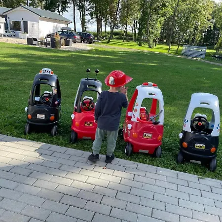 Lumi Letniskowe Z Podgrzewanym Basenem 別荘 レバル