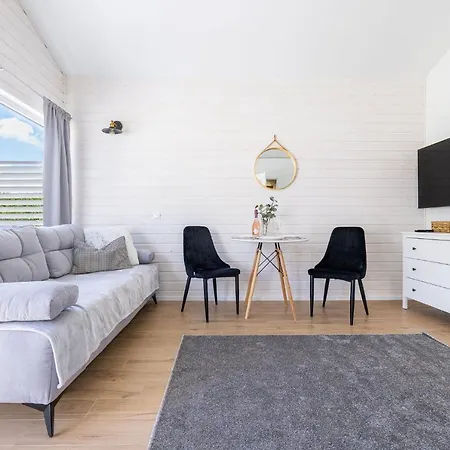 Ferienhaus Lumi Letniskowe Z Podgrzewanym Basenem *