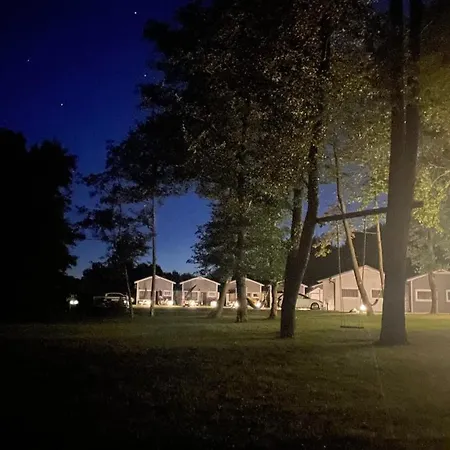 別荘 Lumi Letniskowe Z Podgrzewanym Basenem レバル