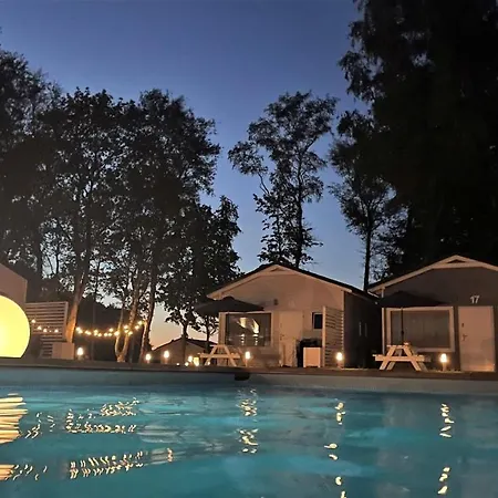 別荘 Lumi Letniskowe Z Podgrzewanym Basenem *